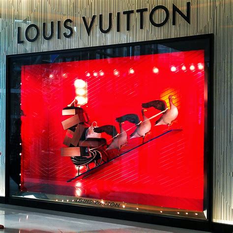 LOUIS VUITTON WINDOWS 